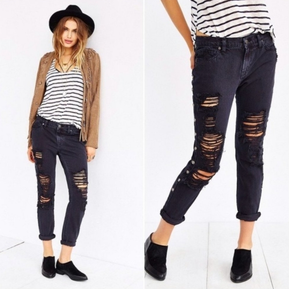 Urban Oufitters BDG Slim Boyfriend Jeans Studded Destroyed Ripped Distressed